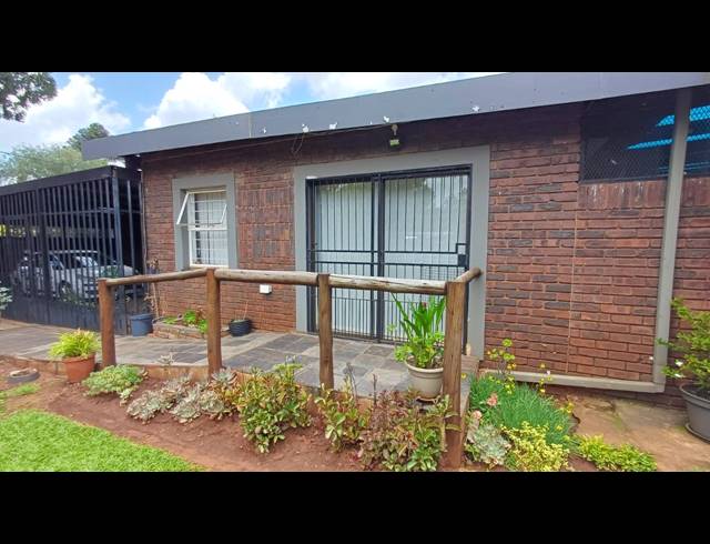 4 BEDROOM FREEHOLD FOR SALE IN LYTTELTON MANOR